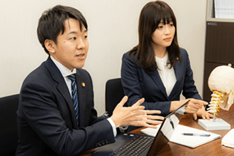 弁護士荻野・弁護士小林